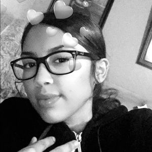 Meet your Posher, Esmeralda